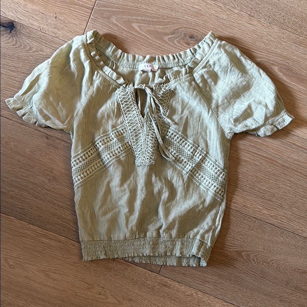 Elegant Lace Accent Short Sleeve Top - Olive